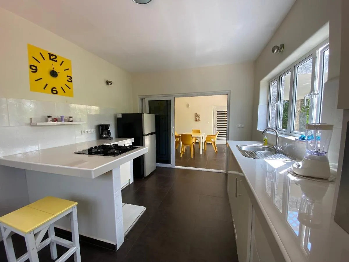 Don Genaro Apartments Barber