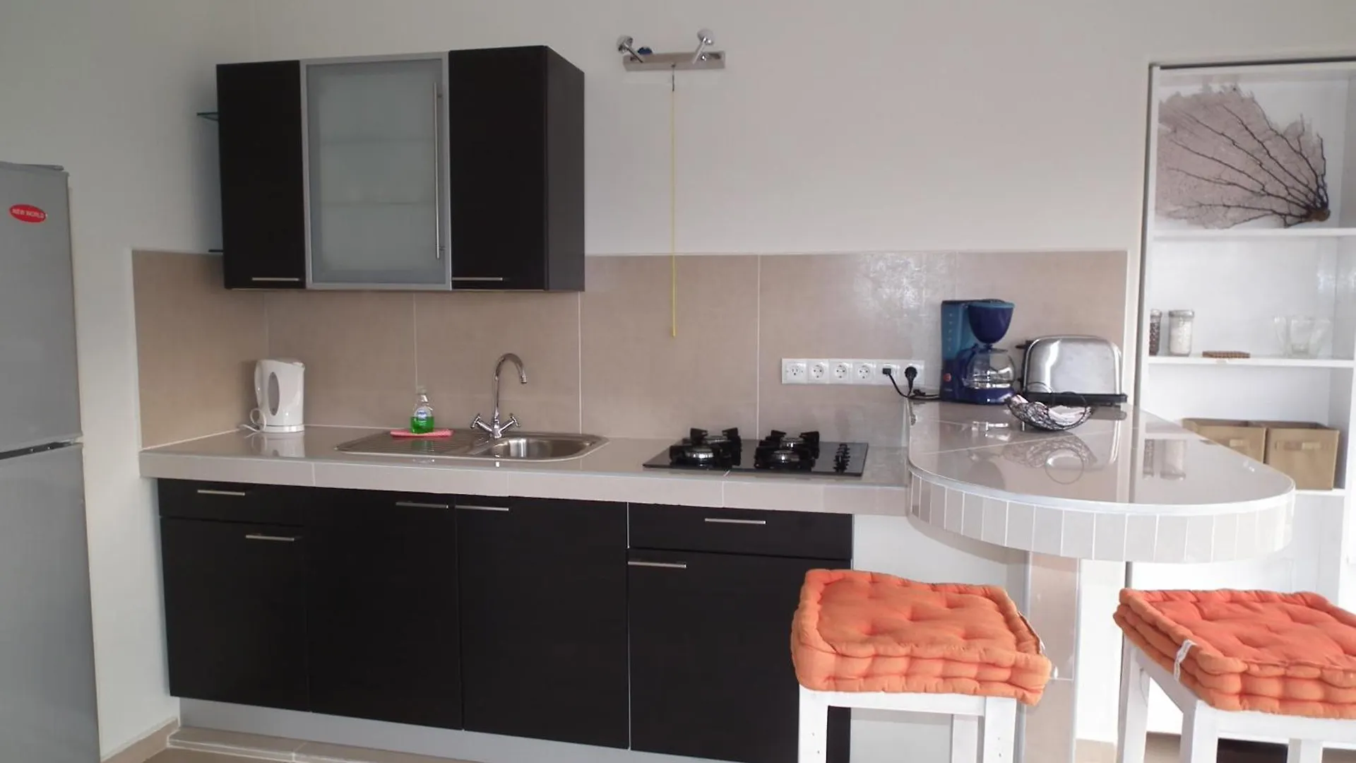 Don Genaro Apartments Barber