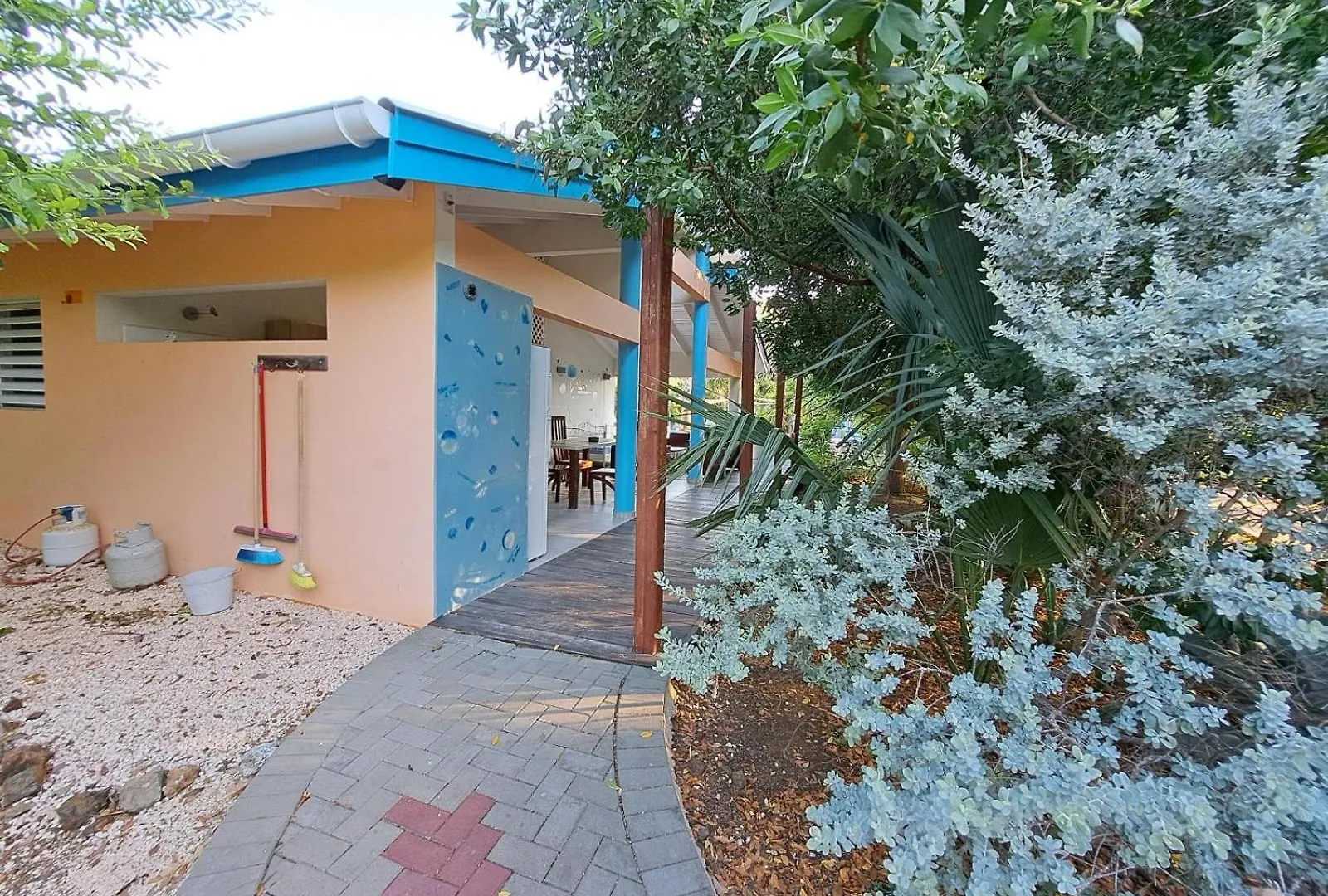 Don Genaro Apartments Barber